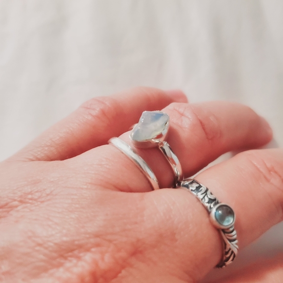 Natural Ethiopian Opal Set in 925 Solid Sterling Silver Ring - Picture 11 of 12